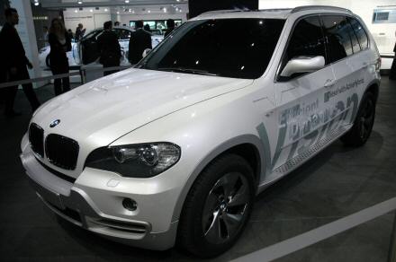 ������� ����������� BMW X3 ���������� ������������ Exclusive � Lifestyle